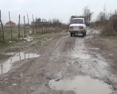 İsmayıllının Çəmənli kəndinin yolu bərbad vəziyyətə düşüb