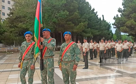 Sumqayıtda hərbçilərin təntənəli yürüşü keçirilib