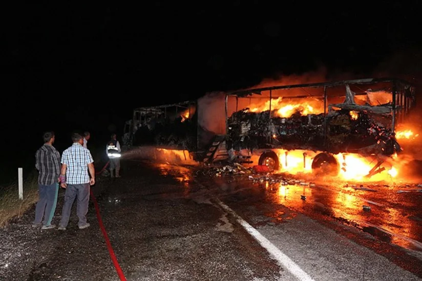 ​Türkiyədə terrorçular yük avtomobillərini yandırıblar