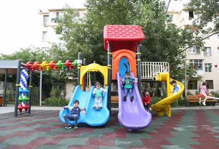 Bakıda abadlaşdırılan növbəti həyət sakinlərin istifadəsinə verilib
