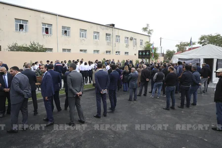 Bakıda üç şəhidin xatirə lövhəsinin açılışı olub