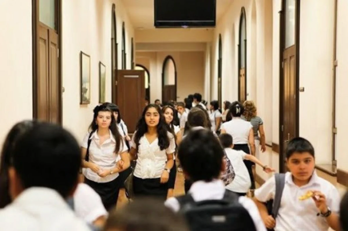 Nazirlər Kabineti məktəblərdə şagird sıxlığı normalarını təsdiqləyib