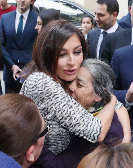 Birinci vitse-prezident məcburi köçkünlərlə görüşüb - VİDEO