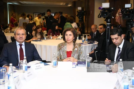 Tələbələr üçün Media və uşaq hüquqları adlı dərs vəsaiti təqdim edilib