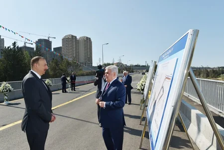 Prezident İlham Əliyev Beynəlxalq Avtovağzal ərazisindən Bakı dairəvi yolunu birləşdirən körpünün açılışında iştirak edib