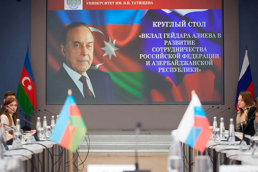 Həştərxanda Heydər Əliyevin 100 illik yubileyinə həsr olunan “dəyirmi masa” keçirilib