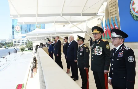 Azadlıq meydanında hərbi parad keçirilib - YENİLƏNİB-2