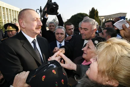 Prezident Ağsuda zəlzələnin nəticələrinin aradan qaldırılması ilə bağlı görülən işlərlə yerində tanış olub