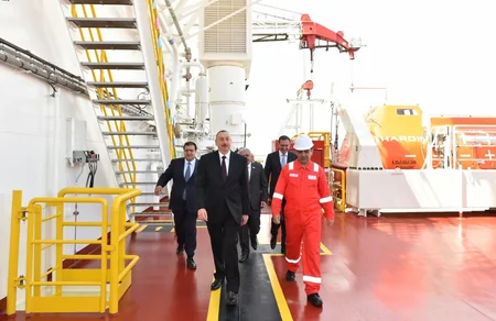 Prezident İlham Əliyev Heydər Əliyev adına yarımdalma qazma qurğusunun açılışında iştirak edib - YENİLƏNİB