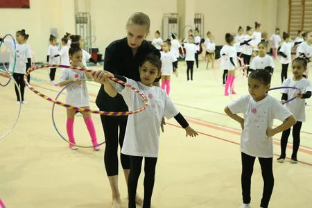 Ukraynanın tanınmış gimnastı Bakıda ustad dərsləri keçib