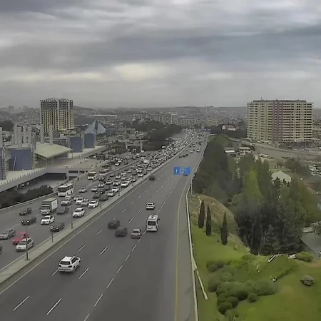 Bakının bir sıra yollarında tıxac yaranıb - SİYAHI