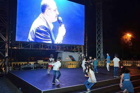 Heydər Əliyev Mərkəzinin parkında Bakının azad edilməsinin 100 illiyi münasibəti ilə konsert olub
