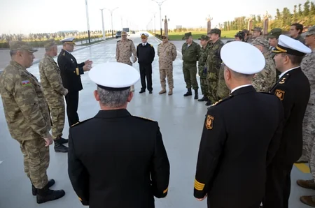 Azərbaycandakı xarici hərbi attaşelər hərbi hissəni ziyarət ediblər