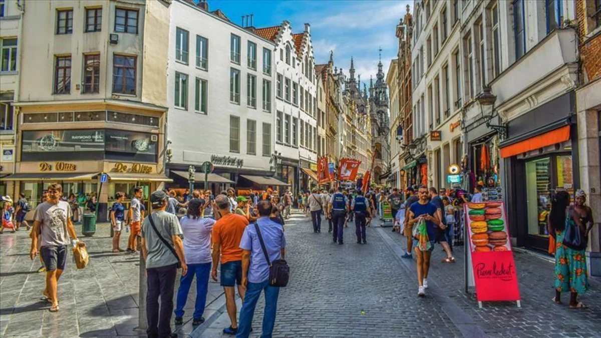 EU population declined during COVID-19 pandemic 