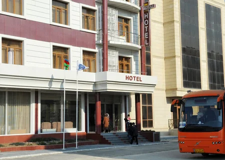 Hotellərin parkinqində avtomobilə dəyən zərəri kim ödəməlidir? - ARAŞDIRMA