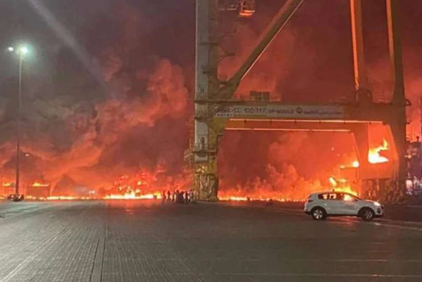 В порту Дубая на территории порта прогремел мощный взрыв