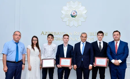 Təhsil naziri olimpiada qalibləri ilə görüşüb
