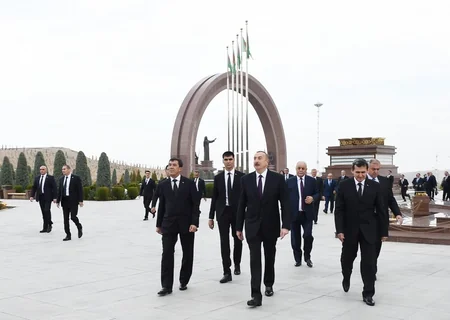 President Ilham Aliyev visits memorial complex People's memory’ in Ashgabat