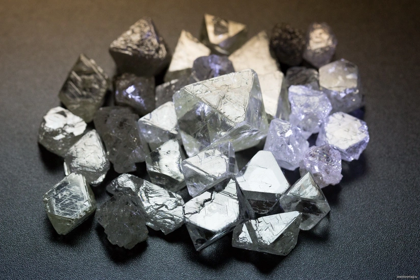 US announces ban on import of Russian diamonds