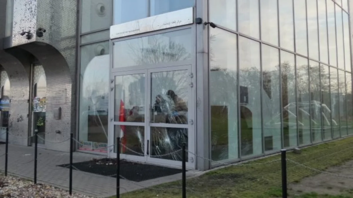 Varşavada Müsəlman Mədəniyyəti Mərkəzi daşa basılıb