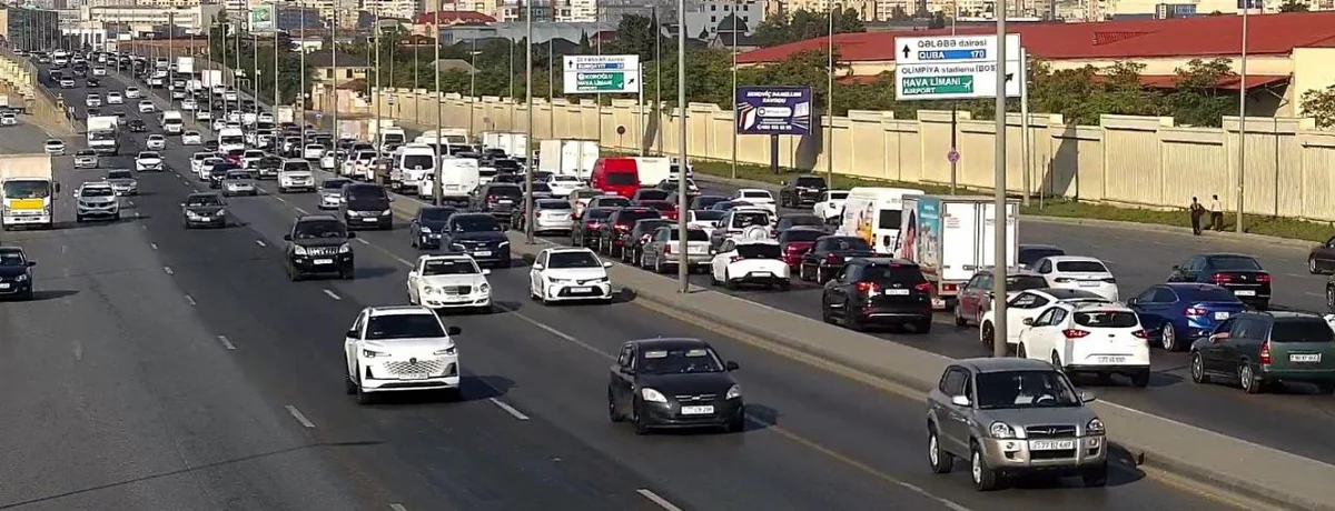 Bakının bir sıra yollarında tıxac yaranıb