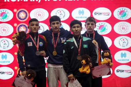 Azərbaycan güləşçiləri Zəfər kubokuunda 22 medal qazanıblar