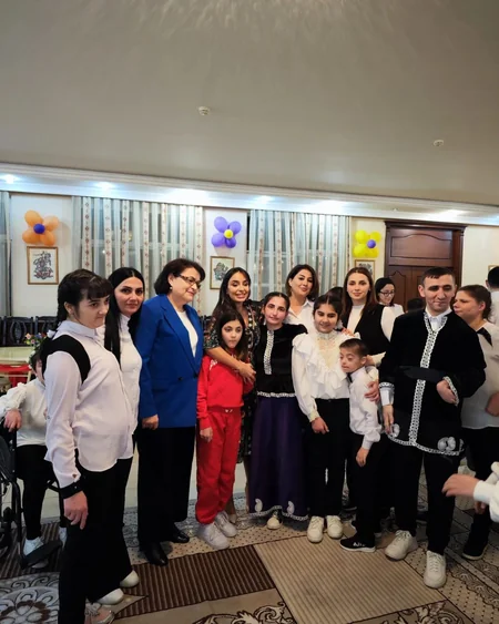Leyla Əliyeva sağlamlıq imkanları məhdud uşaqlarla görüşüb