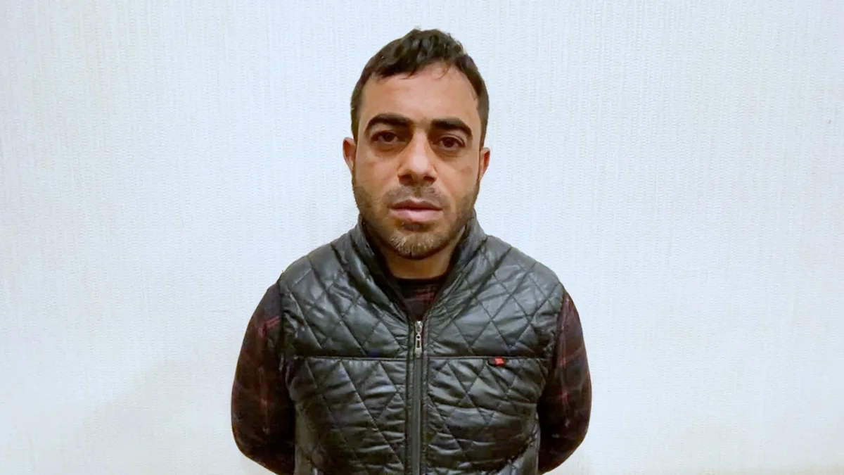 Bakıda bankomatların qarşısında təqaüdçülərin kartından pul ələ keçirən şəxs tutulub