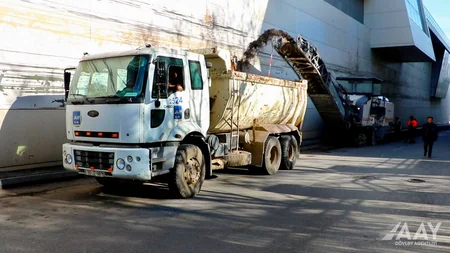 Bakının Fərid Ələkbərov küçəsinin bir hissəsi təmir edilir