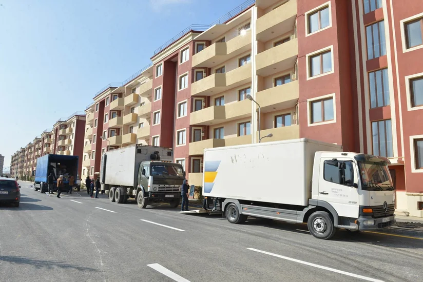 Ümid qəsəbəsində yeni yaşayış binaları məcburi köçkünlərin istifadəsinə verilib