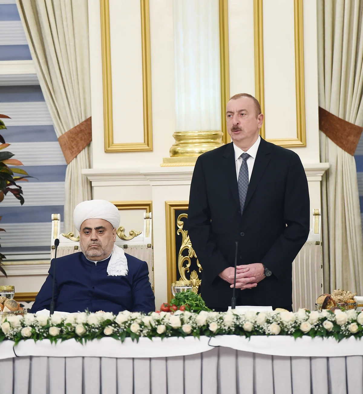 Prezident: Şeyx həzrətləri xalq və dövlət qarşısında böyük xidmətlər göstərir