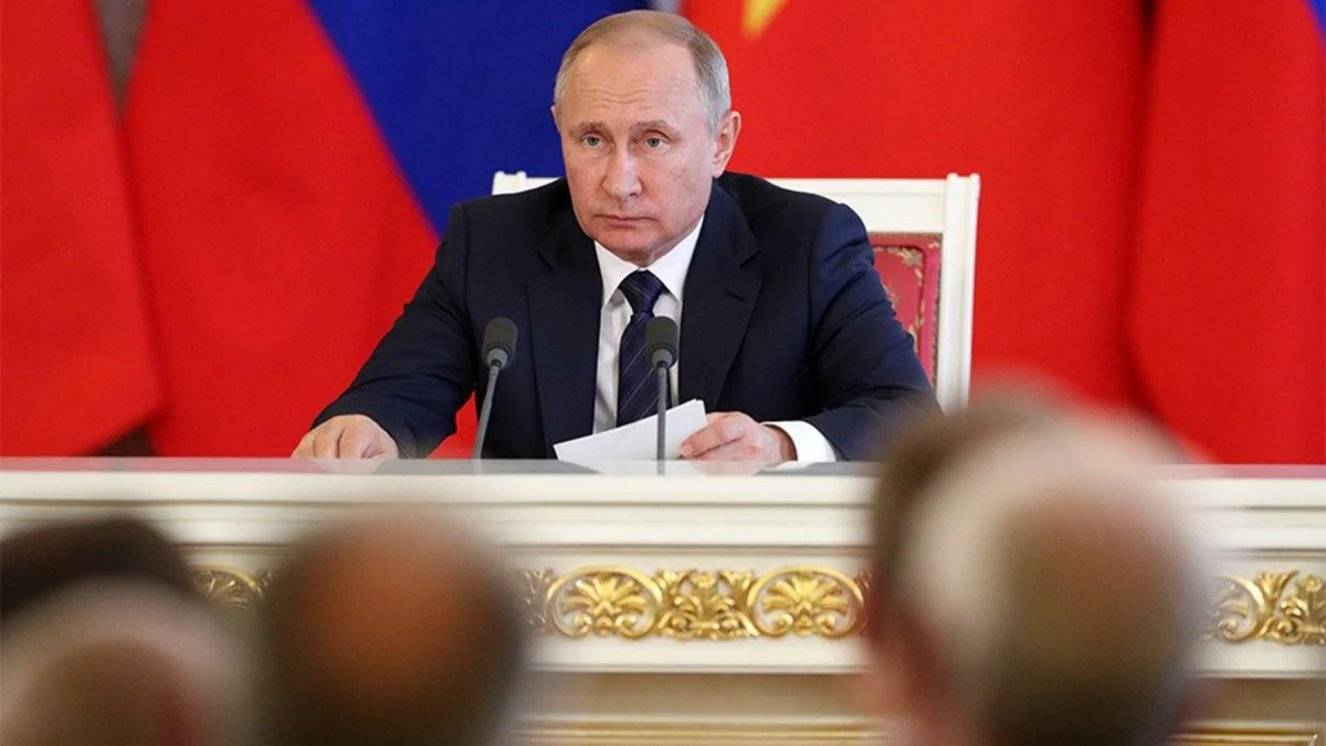 Putin Ermənistanla qoşunların birləşmiş qruplaşması haqqında sazişi ratifikasiya edib