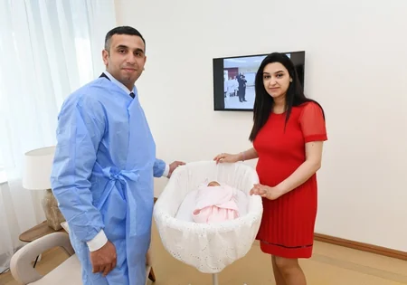 Prezident və birinci xanım Azərbaycanın 10 milyonuncu sakininin valideynləri ilə görüşüblər - FOTOLAR - YENİLƏNİB