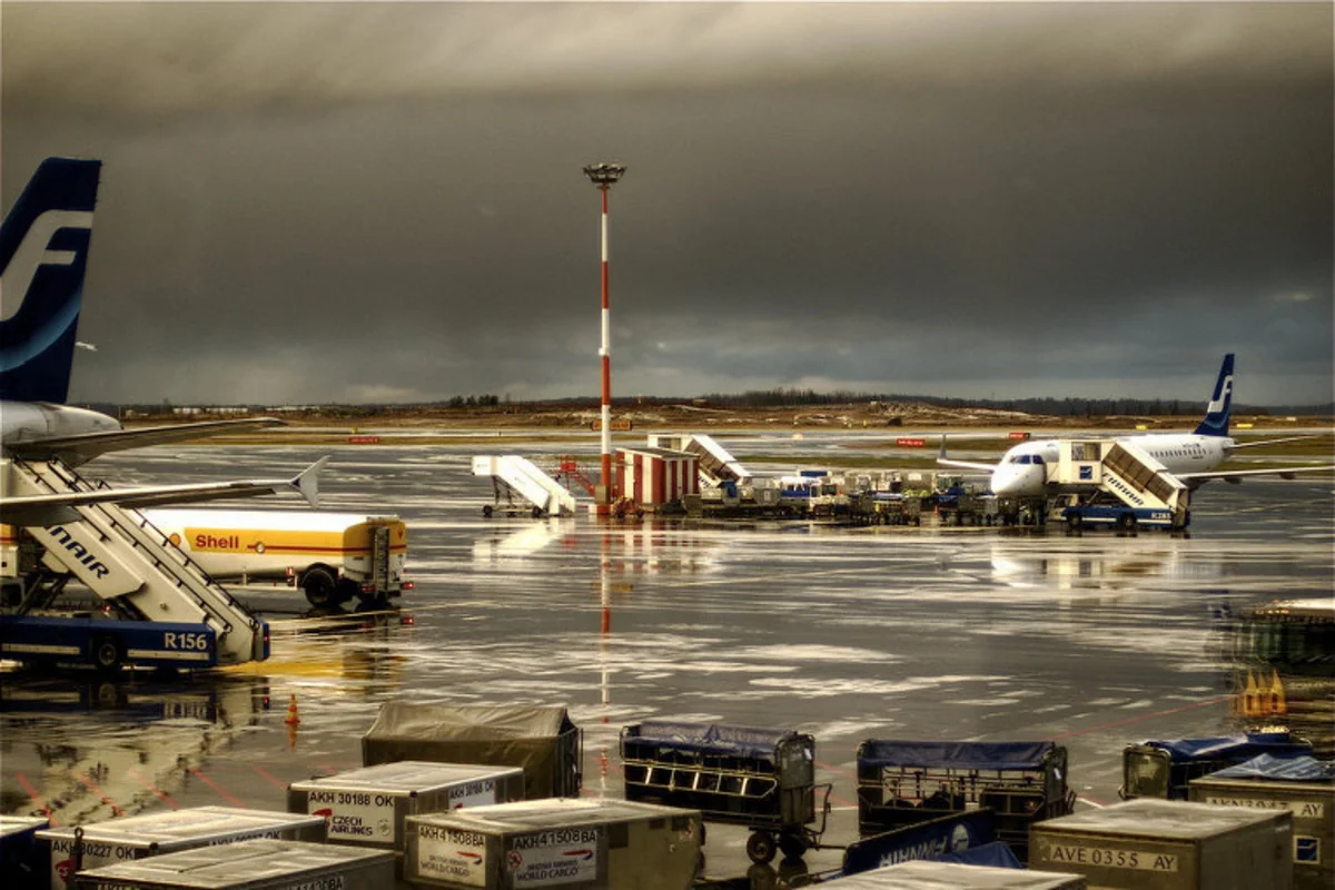 Cамолет компании JAL сел в Хельсинки из-за возгорания двигателя