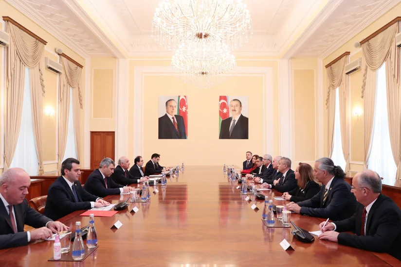 Baş nazir Əli Əsədov Türkiyənin Ali Məhkəməsinin sədri ilə görüşüb