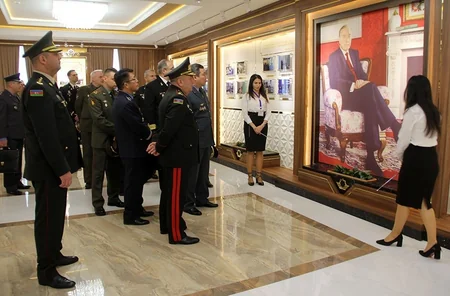 Nazirlik xarici attaşeləri Hərbi Liseyə apardı