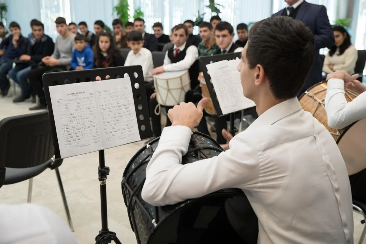 Heydər Əliyev İncəsənət Məktəbində “Azərbaycan milli musiqi alətləri: tarix və müasirlik” mövzusunda təlim keçirilib