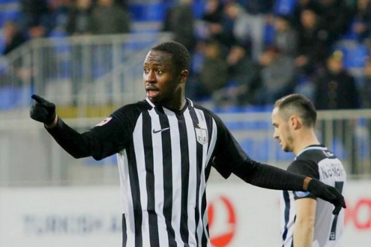 Нефтчи продлил контракт с сенегальским защитником