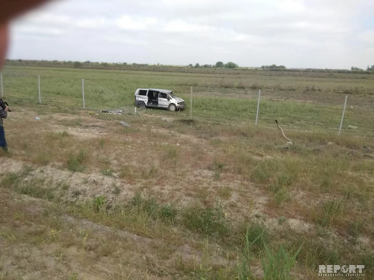 Salyanda şagirdləri daşıyan mikroavtobus aşıb, ölən və xəsarət alanlar var - YENİLƏNİB-2