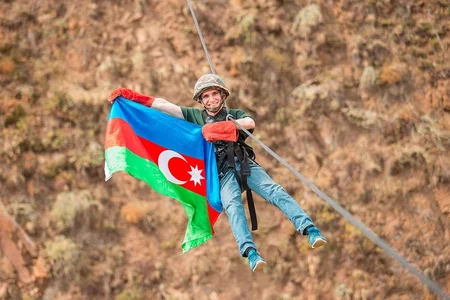“Hərbiyyə - 2019” layihəsi çərçivəsində yüzdən çox gənc Gədəbəydəki hərbi hissədə olub