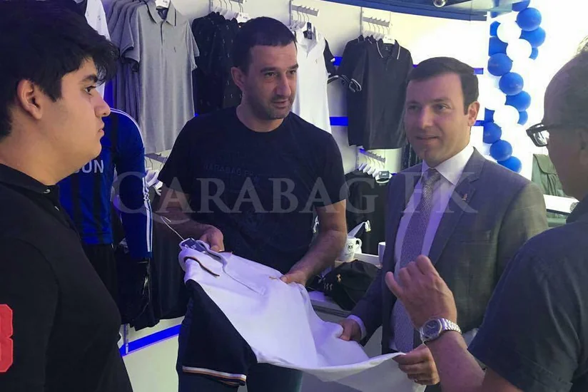 AFFA-nın baş katibi Elxan Məmmədov “Qarabağ” klubunun yeni açılan fan-şopunu ziyarət edib
