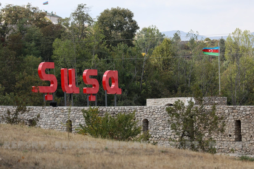 Political party leaders leave for Shusha