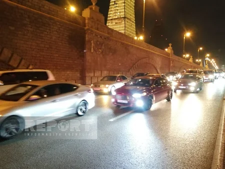Bakıda zəncirvari yol qəzası olub, tıxac yaranıb