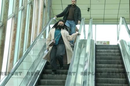 Bakıda piyada keçidlərində bəzi eskalatorlar niyə işləmir?  - VİDEO