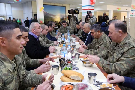 Müdafiə naziri “Açıq qapı” günündə Qusar rayonunda olub