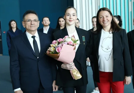 Mədət Quliyev gimnastları təltif edib