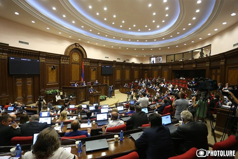 Депутаты Армении поддержали досрочные выборы в парламент