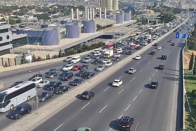 Bakının bir sıra yollarında sıxlıq müşahidə olunur - SİYAHI