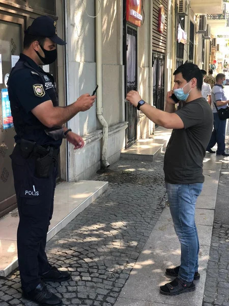 Bakıda maska taxmayan şəxslər cərimələndi
