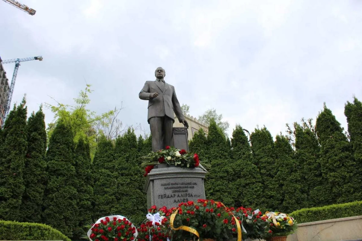 Kiyevdə ümummilli lider Heydər Əliyevin xatirəsi yad edilib